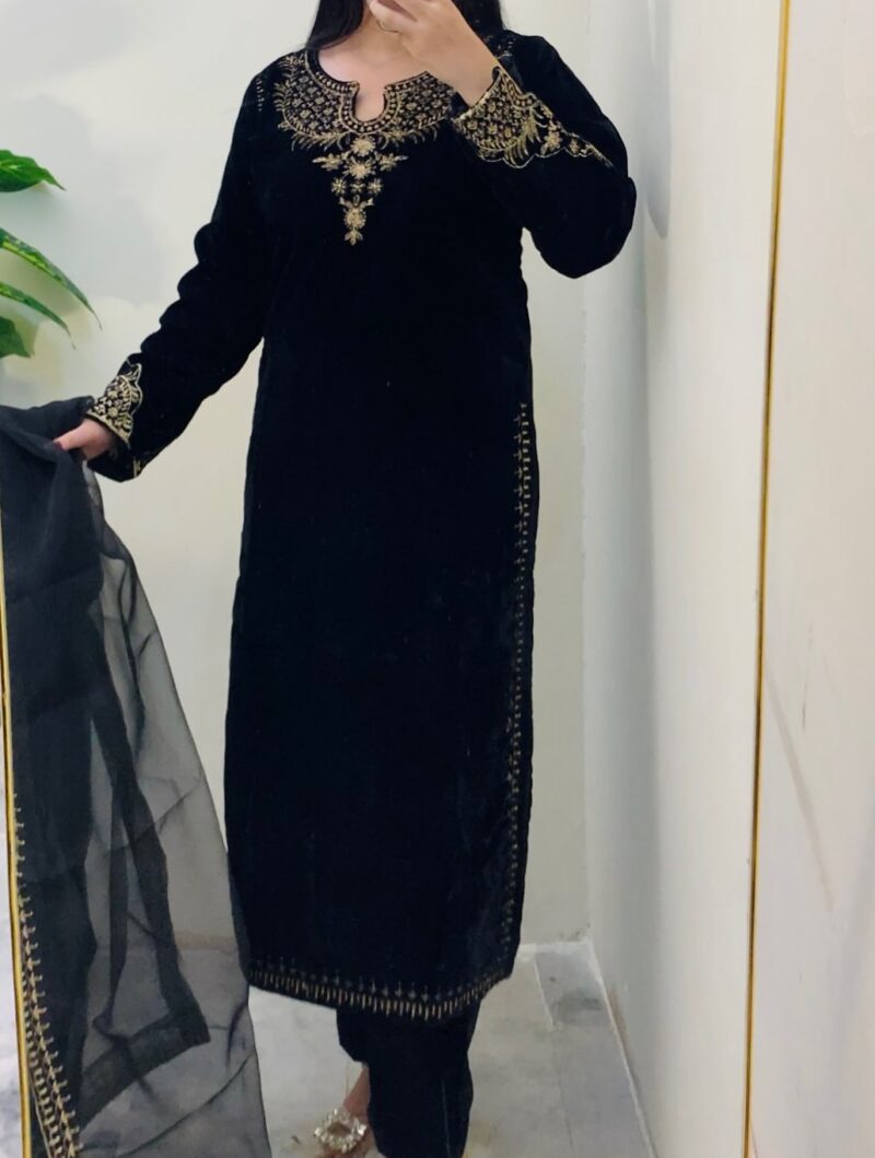 Luxurious Party Wear Velvet Dress with Tilla Embroidery - Image 2