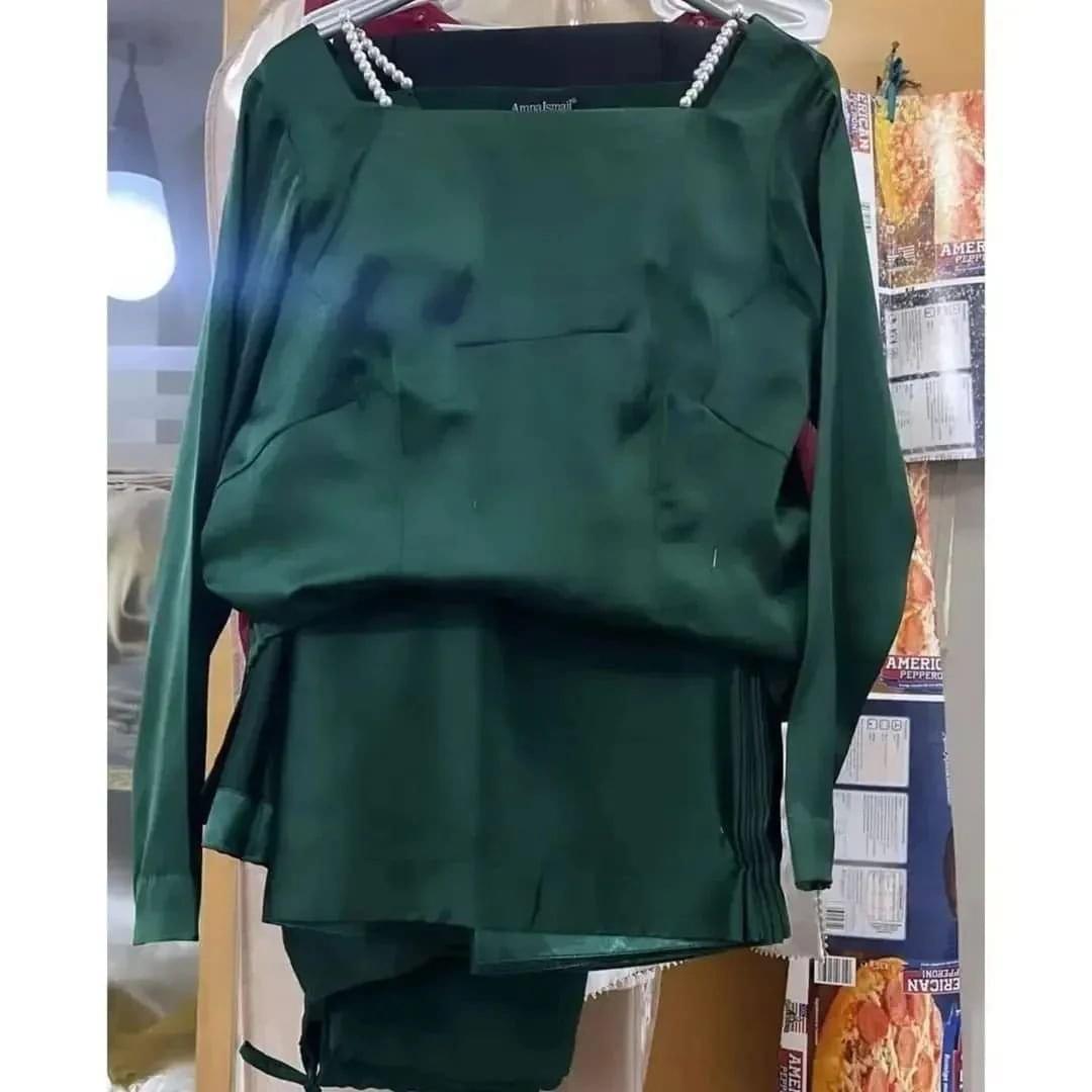 Completely Stitched Saree with Pearls Neck & Belt - Image 6