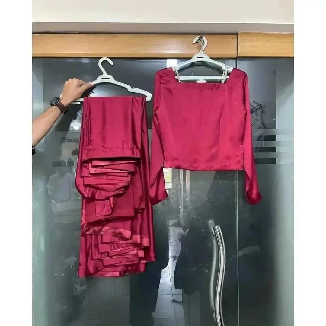 Completely Stitched Saree with Pearls Neck & Belt - Image 5