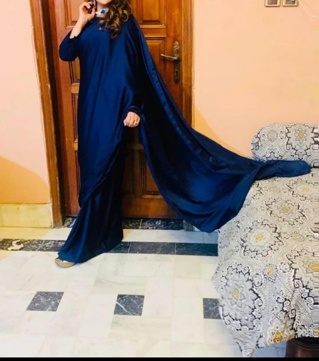 Completely Stitched Saree with Pearls Neck & Belt - Image 3