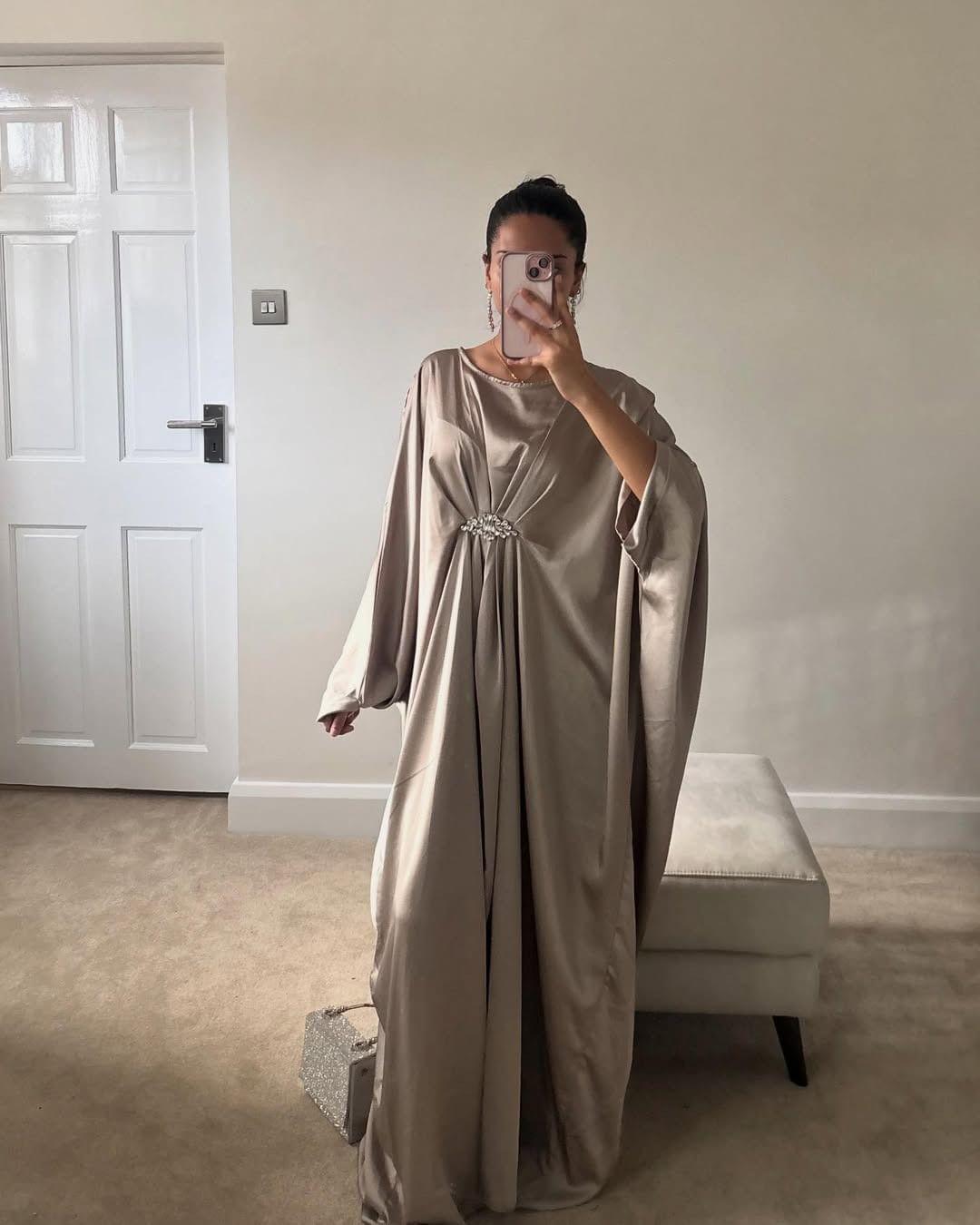 Elegant Arabic Silk kaftan - Image 2