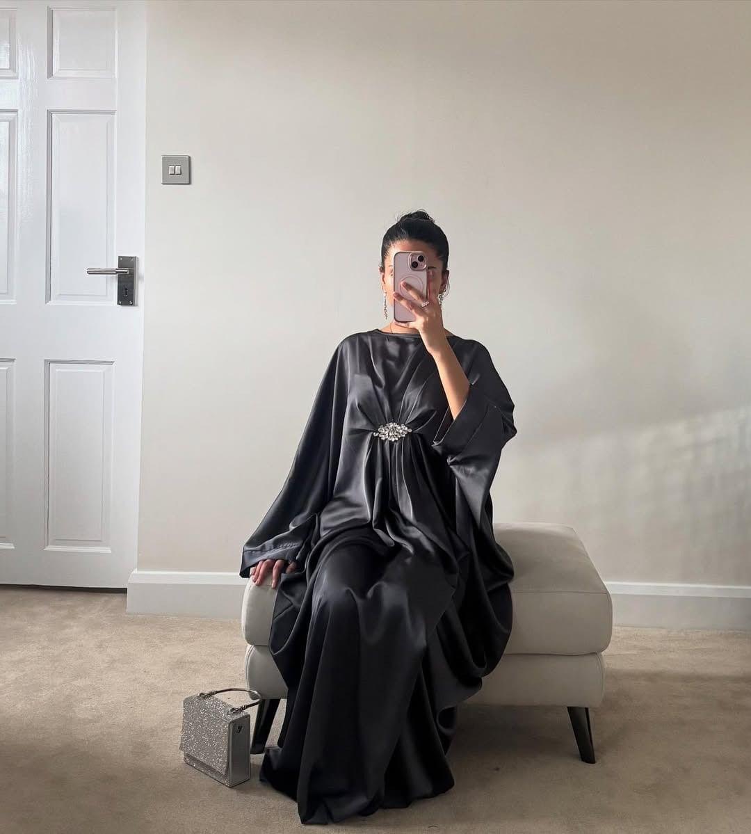 Elegant Arabic Silk kaftan - Image 3